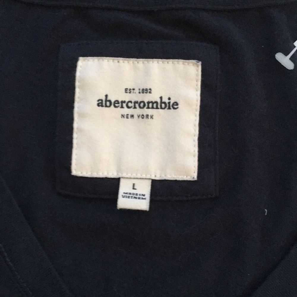 Rare Abercrombie Kids Festive Christmas Season Tee - Picture 4 of 8